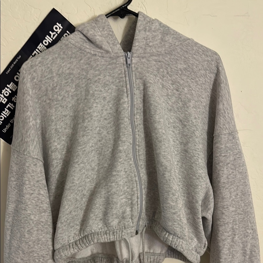 K-pop dance practice cropped jacket